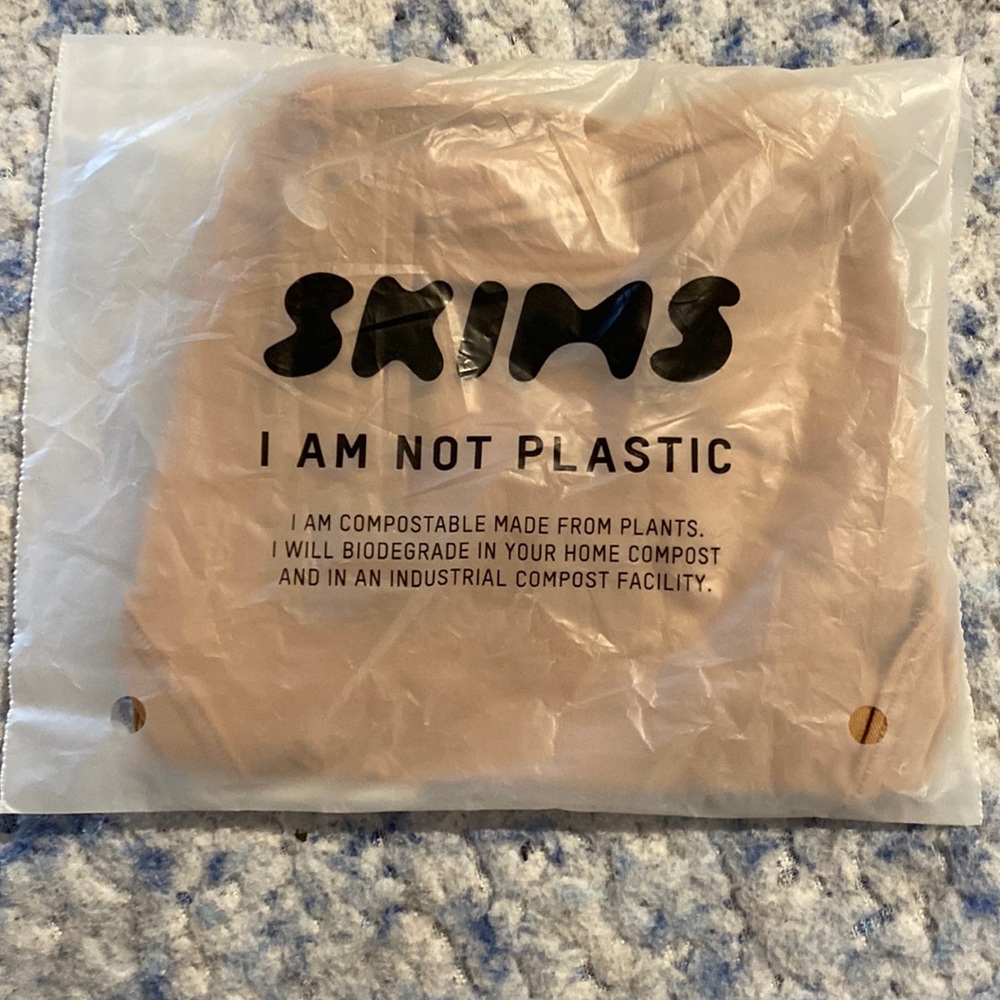 Skims cheeky brief